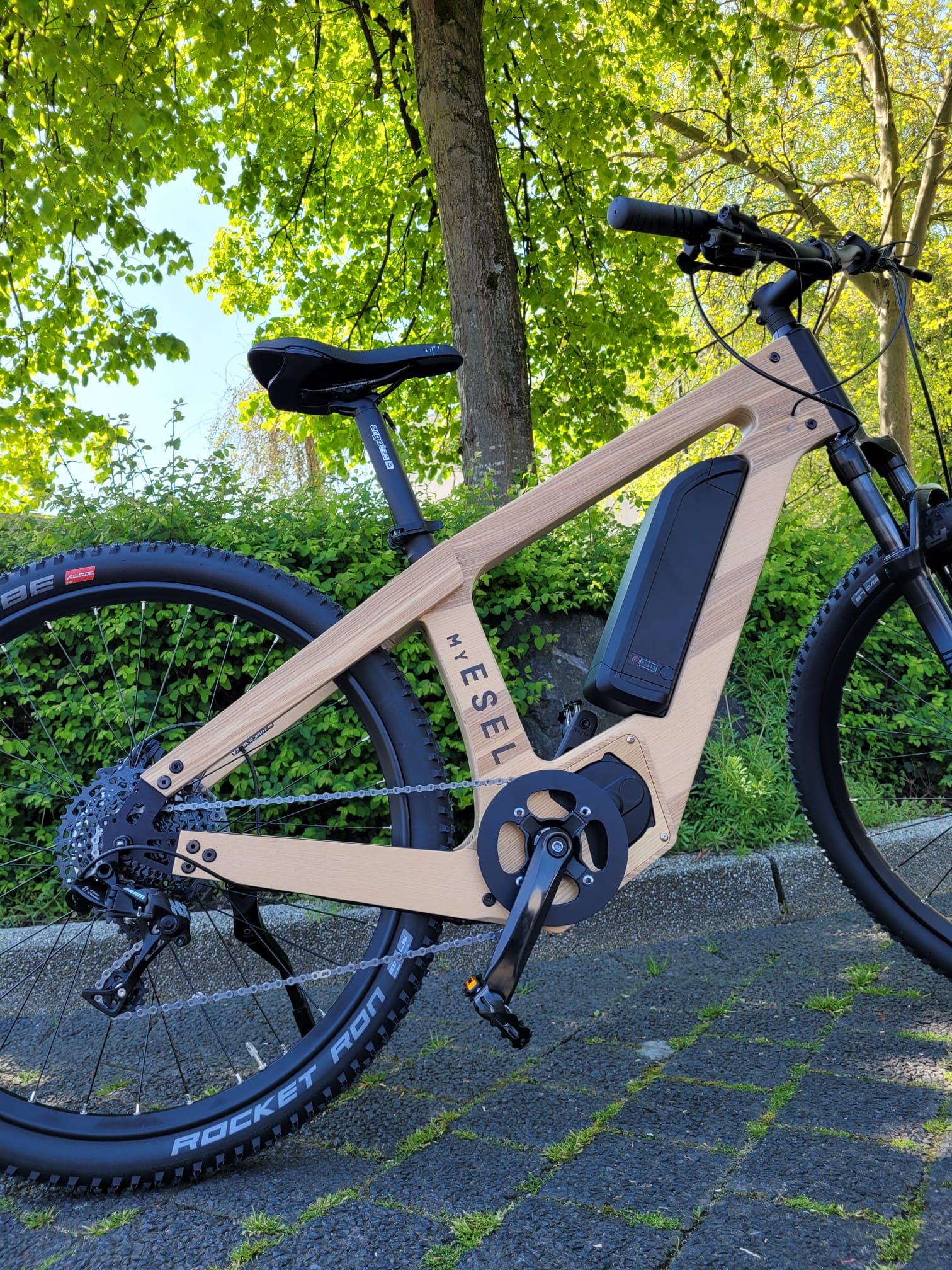 E-Bike vor dem Laden
